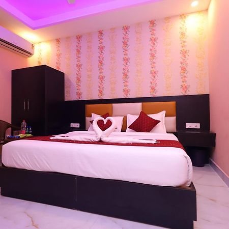 Suites Admiral Delhi Airport Neu-Delhi Exterior foto
