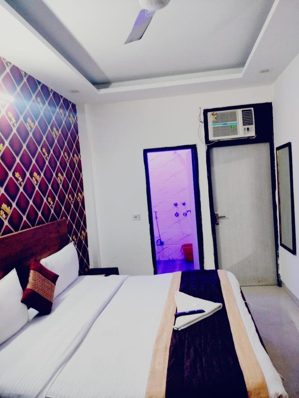 Suites Admiral Delhi Airport Neu-Delhi Exterior foto
