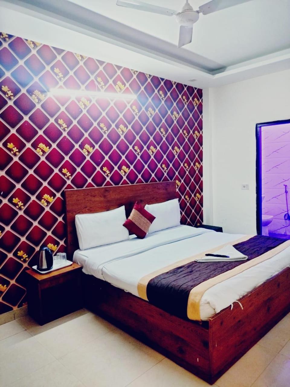 Suites Admiral Delhi Airport Neu-Delhi Exterior foto