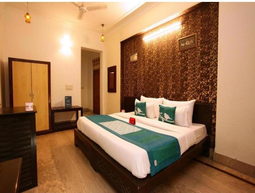 Suites Admiral Delhi Airport Neu-Delhi Exterior foto