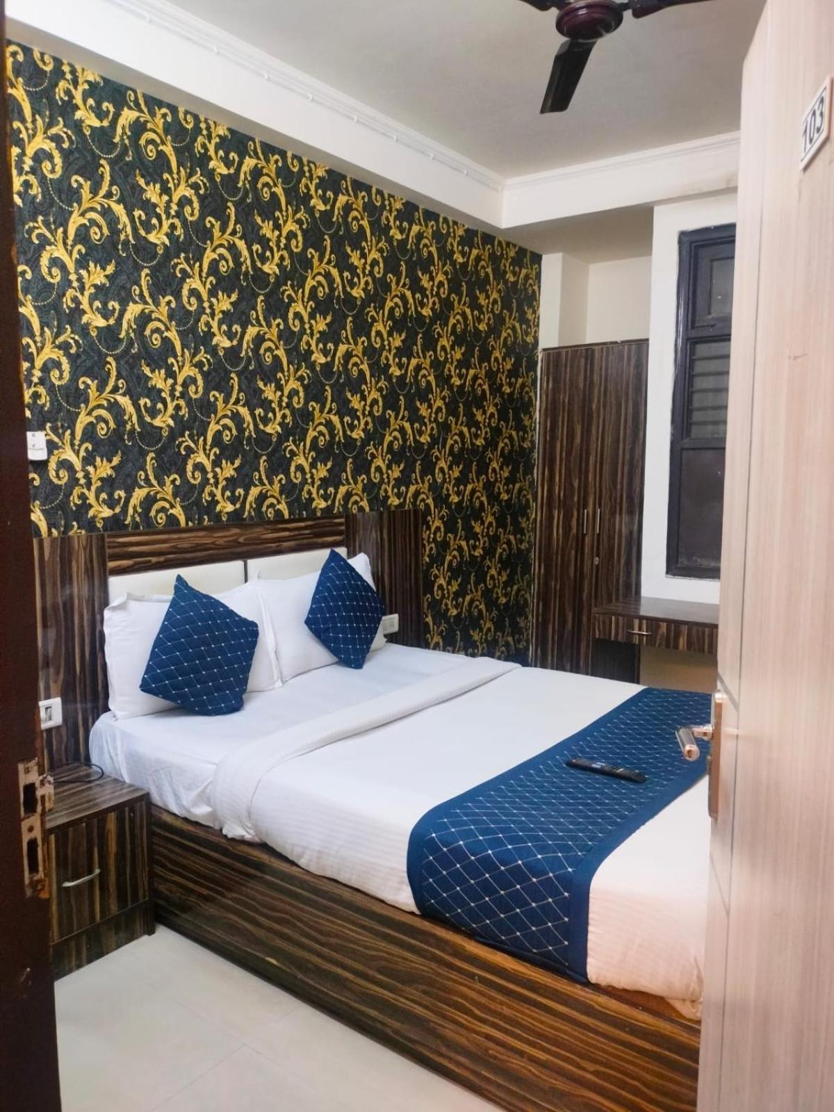 Suites Admiral Delhi Airport Neu-Delhi Exterior foto