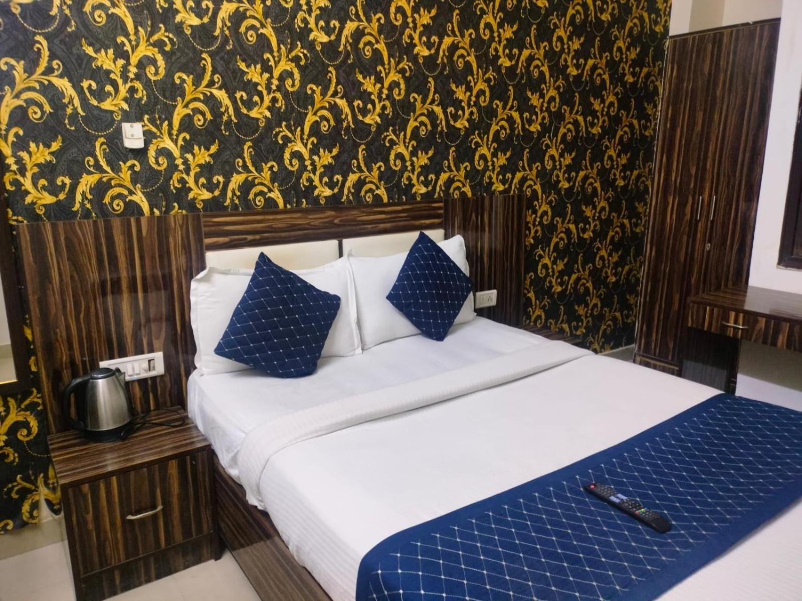 Suites Admiral Delhi Airport Neu-Delhi Exterior foto